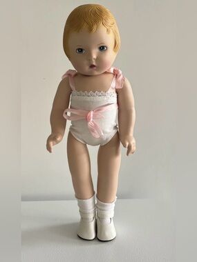 Vintage Daisy Kingdom 1997 DAISY DOLL Light Skin Vinyl 3075-32105 Blonde girl
